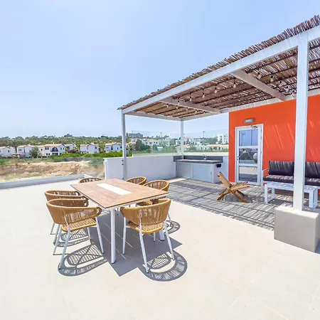 Geo Panoramic +pool +game +gym