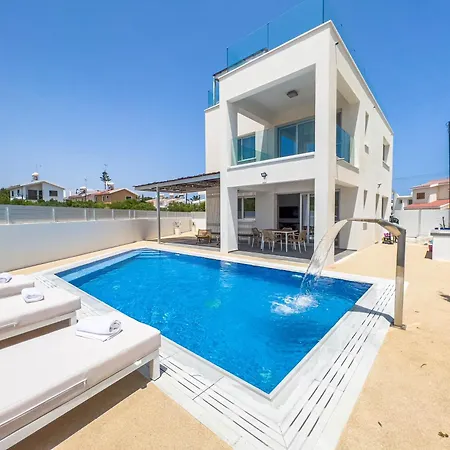 Geo Panoramic +pool +game +gym